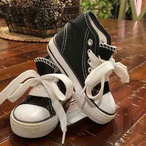 KIDGETS high top tennis shoes. Black canvas with gum soles.  Great condition.